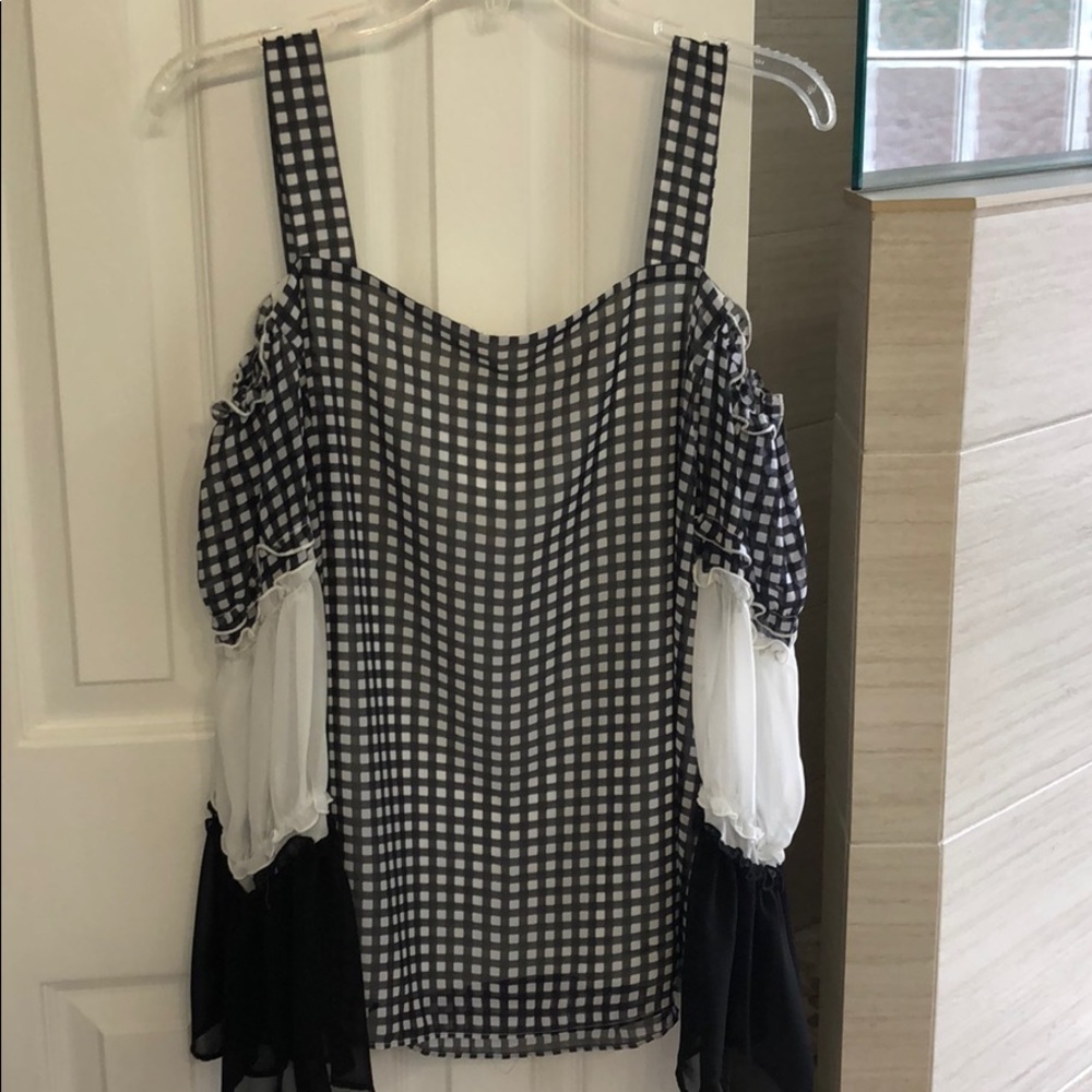 Boutique Cold-shoulder top-Size L-EUC